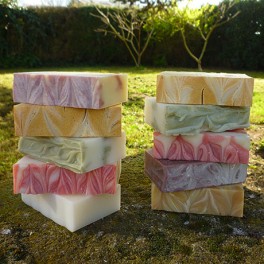 Lot de 9 savons aux huiles essentielles Lot de 9 savons aux huiles essentielles