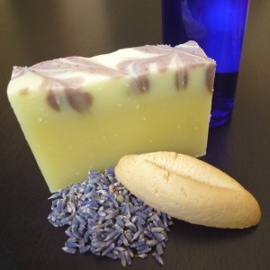 Savon Soir en Provence au lait d’ânesse – Soin des peaux sensibles, fait main, 100g