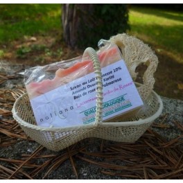 Cadeau panier beige savon parfumé et loofah Cadeau panier beige savon parfumé et loofah
