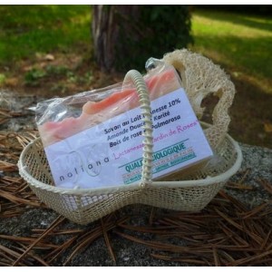 Cadeau panier beige savon parfumé et loofah